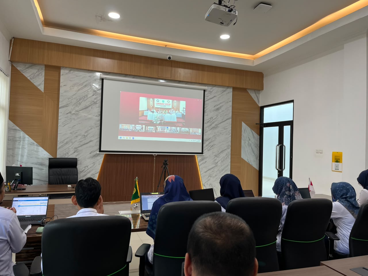3. Zoom bersama Komisi