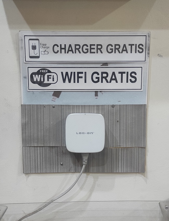Charger dan Wifi Gratis